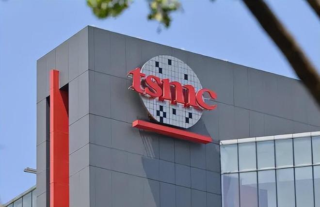 28亿一台！台积电拒买天价光刻机，芯片圈震动

阿斯麦最新High-NA EUV