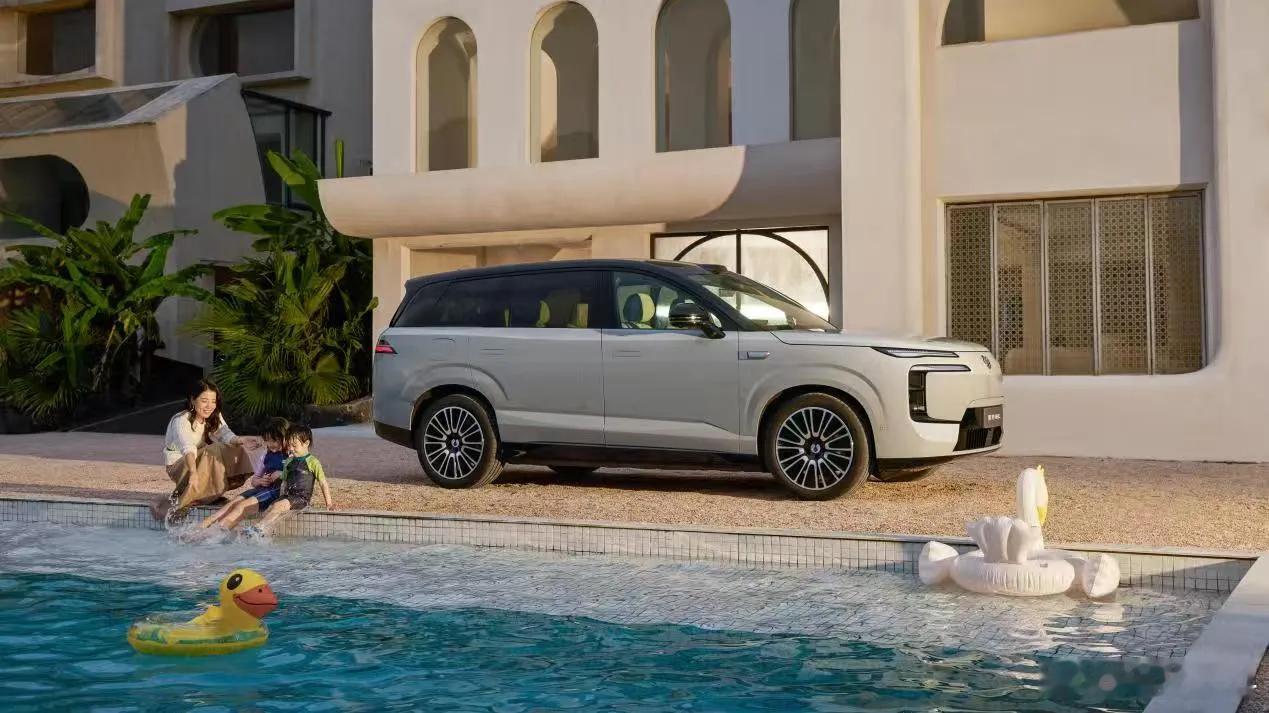 为家筑起移动堡垒，腾势N8L诠释安全新标准对于家庭出行而言，一切豪华与科技的终点