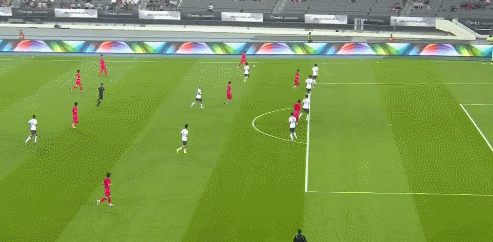 国足vs韩国 20分钟0-2！韩国队边路传中，头球再破国足大门…… ​​​