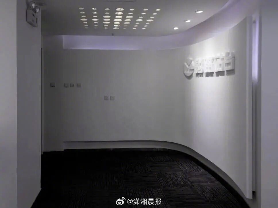 【#杜英哲妻子是核心证人目前未被追诉#，#受害者称被杜英哲强奸其妻子也在场#】2