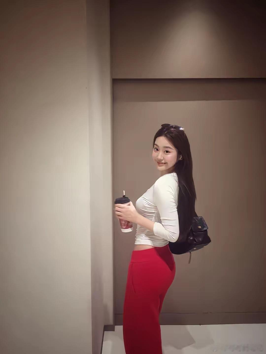 千里万里 我总小心翼翼 说想念你 