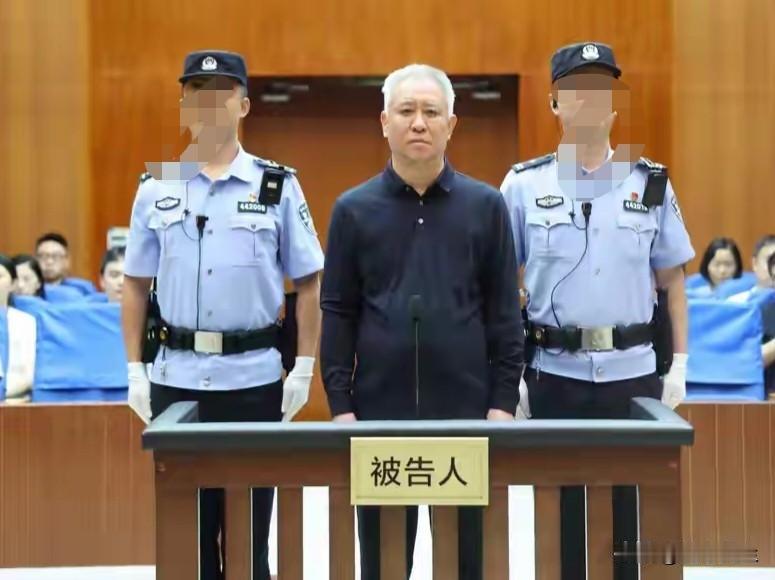 看到这张图片，不说他是谁，你能看出他是哪位大佬，是曾经的，过去时了，不是现在的了