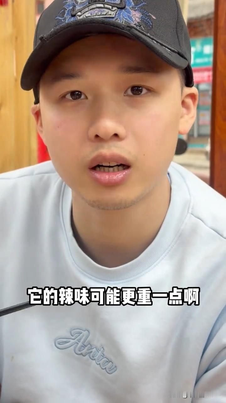 3月17日，陈艾森更新第9期自驾游vlog，并配文“普者黑都有什么好吃好玩的”。