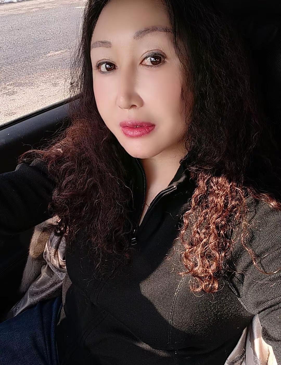 热爱生活，慢步时光，只要身心安然，其他的都是烟火小事，不防随心做自己，过好每一天