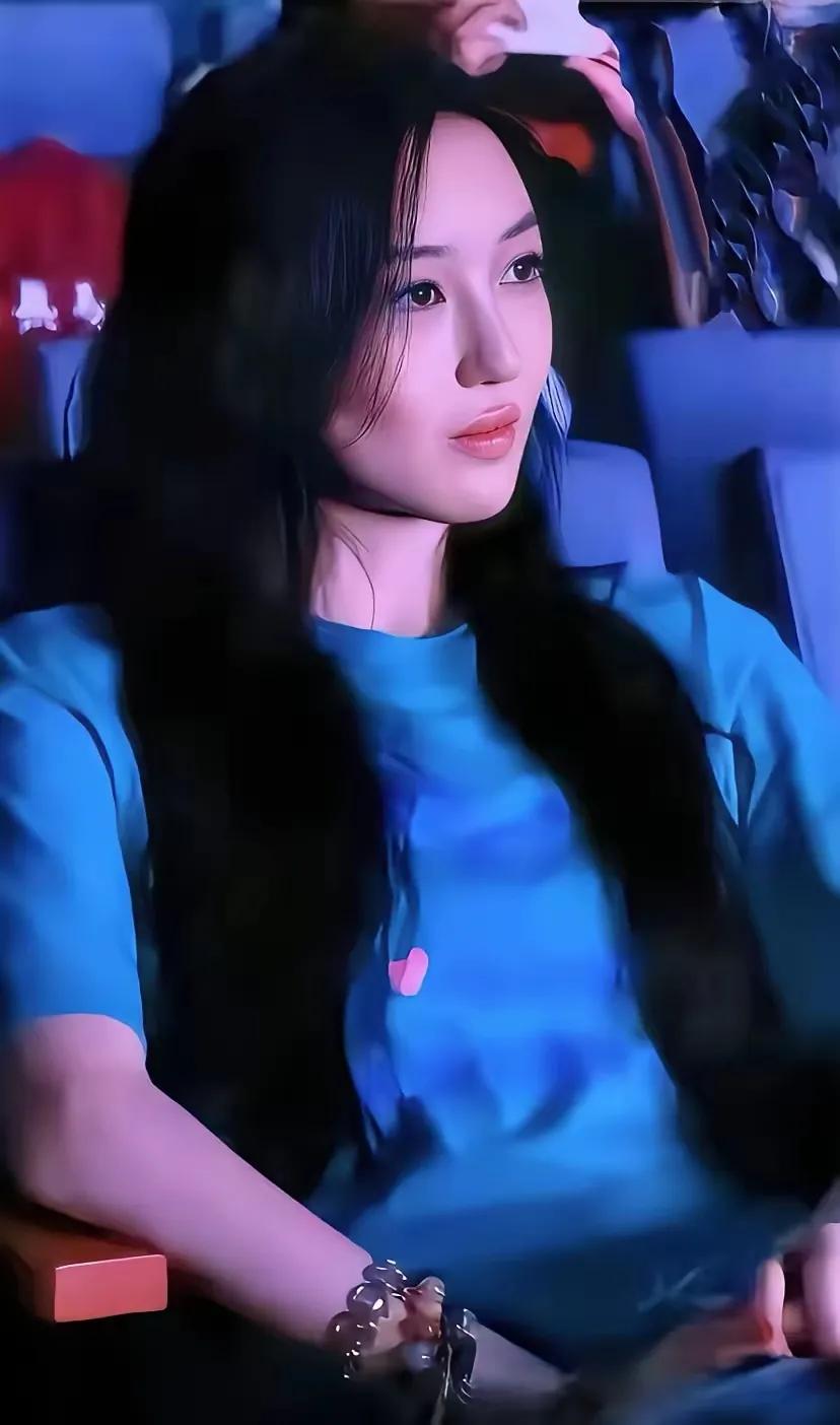 同样是李亚鹏的女儿，李嫣长进富贵荣华，夏夏妈妈精打细算过生活。妈妈有钱和爸爸有钱