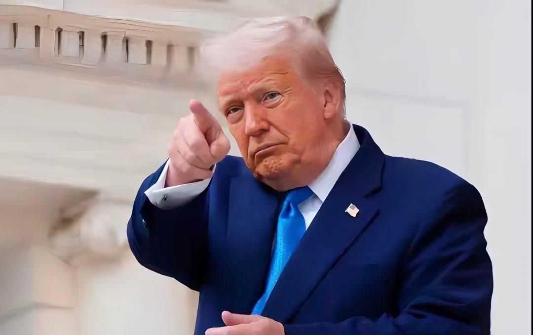 特朗普一纸加税令，刚喊完“全都要”，隔天就偷偷放了384项“漏网之鱼”——黄金、