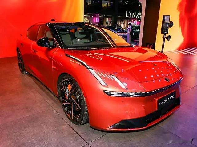 #领克Z10正式上市#
一款纯电动汽车——领克 Z10 上市啦！
它选用磷酸铁锂