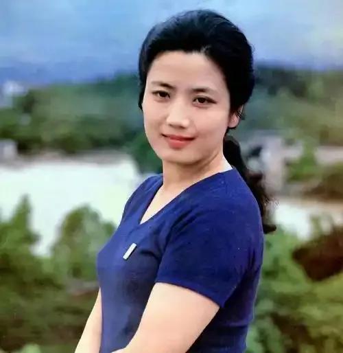 “北影金花”李秀明，曾凭《春苗》《许茂和他的女儿们》等作品斩获金鸡、百花双料影后