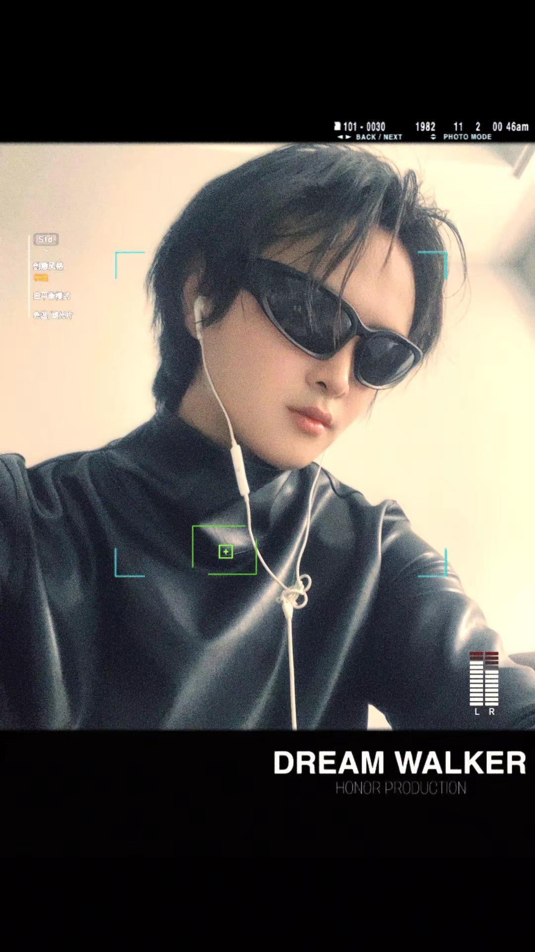 典型的千禧年Y2K风格