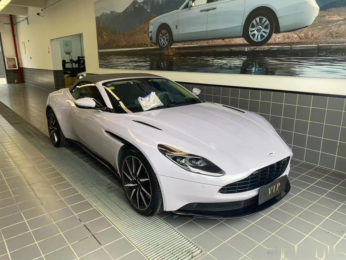 阿斯顿马丁DB11 敞篷 4.0T V8豆蔻紫/幻影灰 原厂珍珠油漆 全国仅此一