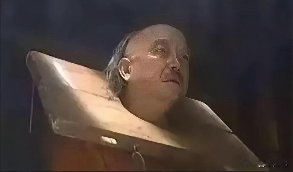 1799年，和珅临死前，皇帝问他：“你贪了朝廷这么多银子，难道花得完吗？”没想到