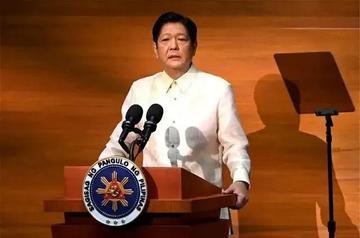 菲防长在首尔论坛演讲被误塞纸条，当场倒打一耙闹成国际笑话
8日，在首尔举行的一场