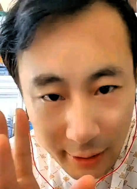 网络纷争闹到最后，往往都绕不开利益二字。近期不少主播撕破脸面针锋相对，老汤在直播