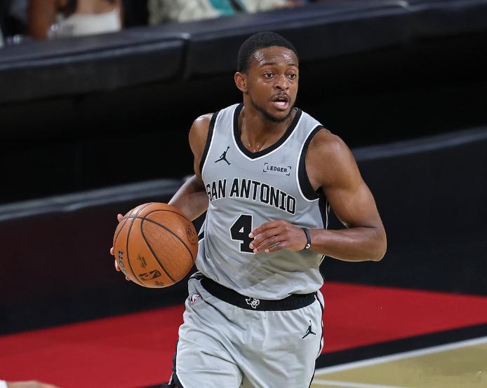 12月17日讯 NBA杯决赛，马刺以113-124不敌尼克斯。此役，福克斯出战3