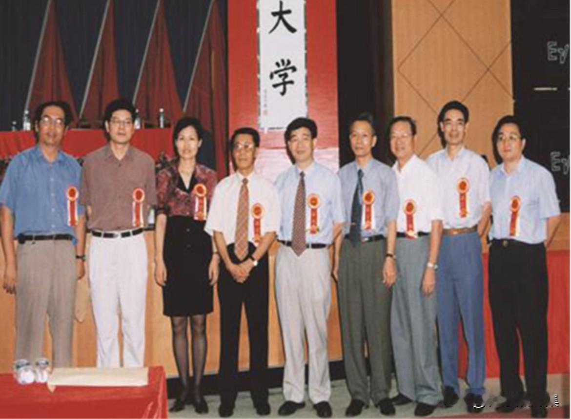 2000年7月11日，新广州大学组建成立大会在广园校区隆重举行，标志着这所由9所