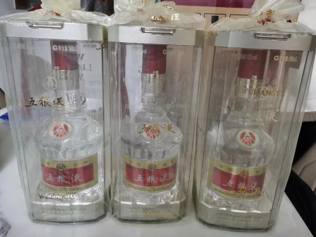 上联：四人三斤二锅头，一醉方休
下联：三瓶四川五粮液，五人正好