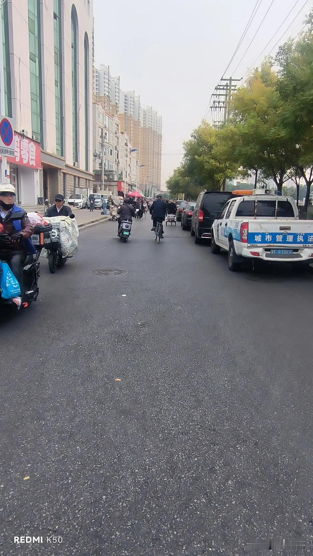 北河沿儿又热闹起来了，这是要回到从前？

坐标保定。昨天上午九点，去北河沿儿转了