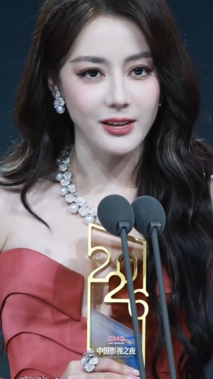 迪丽热巴获最佳电视剧女演员🎉迪丽热巴