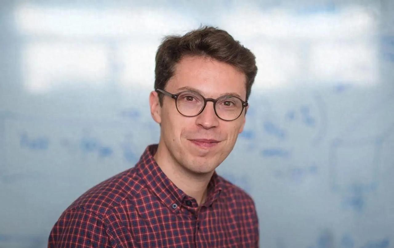 麻省理工47岁的核物理教授洛雷罗15日晚在马萨诸塞州布鲁克莱恩社区家中遭枪击，抢