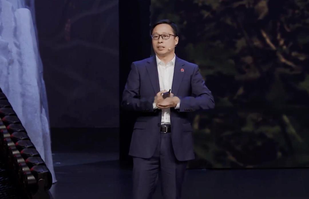 华为公开约架特斯拉？华为高级副总裁喊话特斯拉，华为智驾方案无法在美国落地，希望在