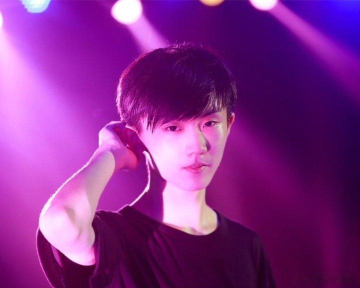 #马嘉祺[超话]#mjq#马嘉祺唱盛夏光年# 💜 #马嘉祺新生代歌手# “你存