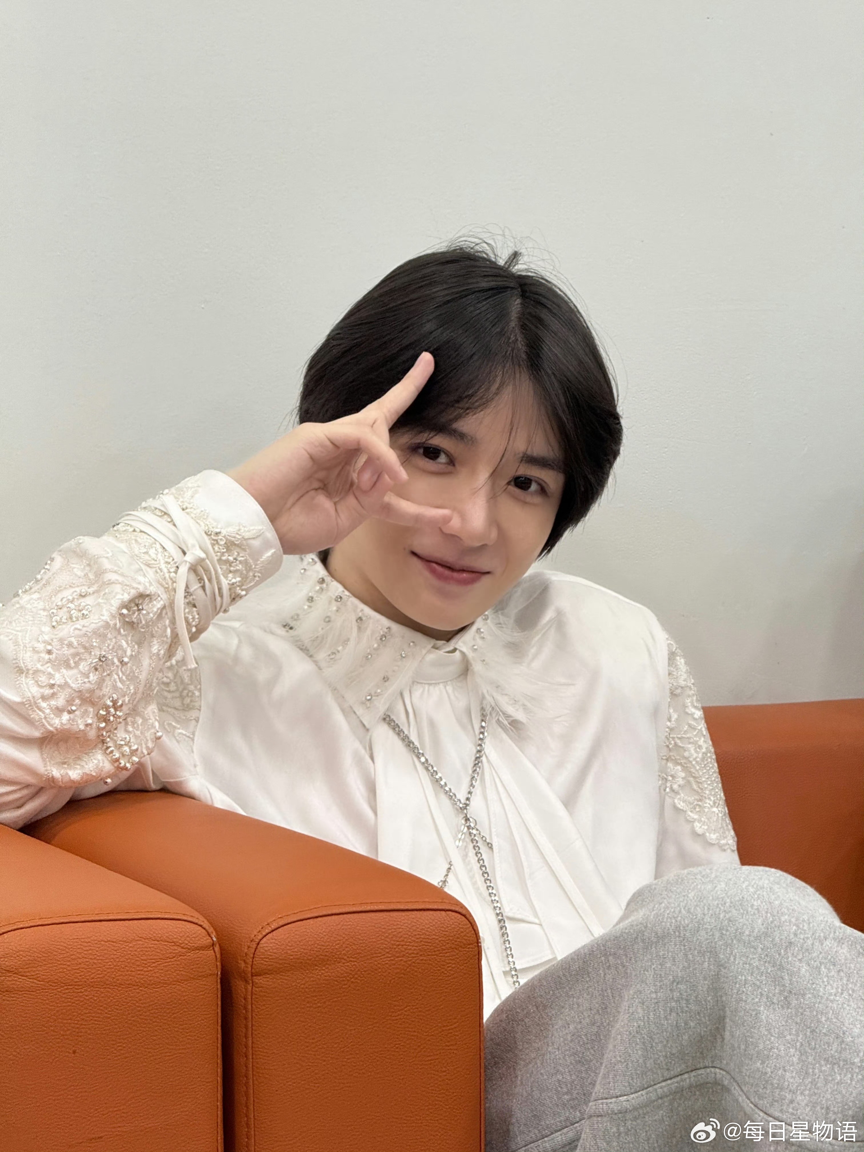 TXT愚人节雷霆视角互拍  TXT互拍也太会拍了吧！！这不是随手一拍，10张图张