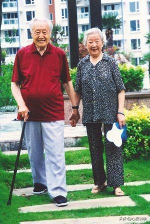 这个家的传统忠孝传家，基于岳父母教师的教育情怀，基于家庭的较强凝聚力和向心力。