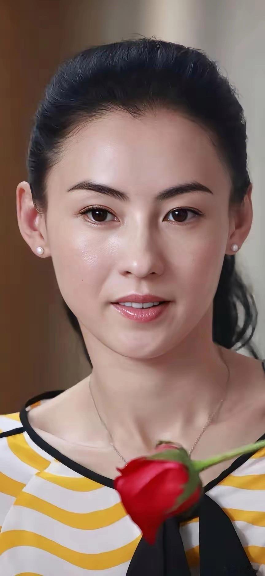 张柏芝的颜值真的永远封神，明艳又灵动，一眼万年的港风美人太绝了 