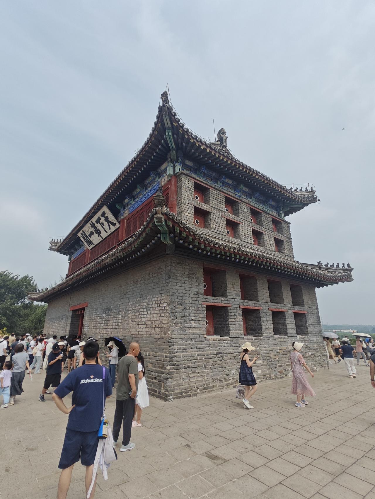 山海关的记忆

说到山海关，自然就想起31年前我们从沈阳回来，开车路过山海关的情