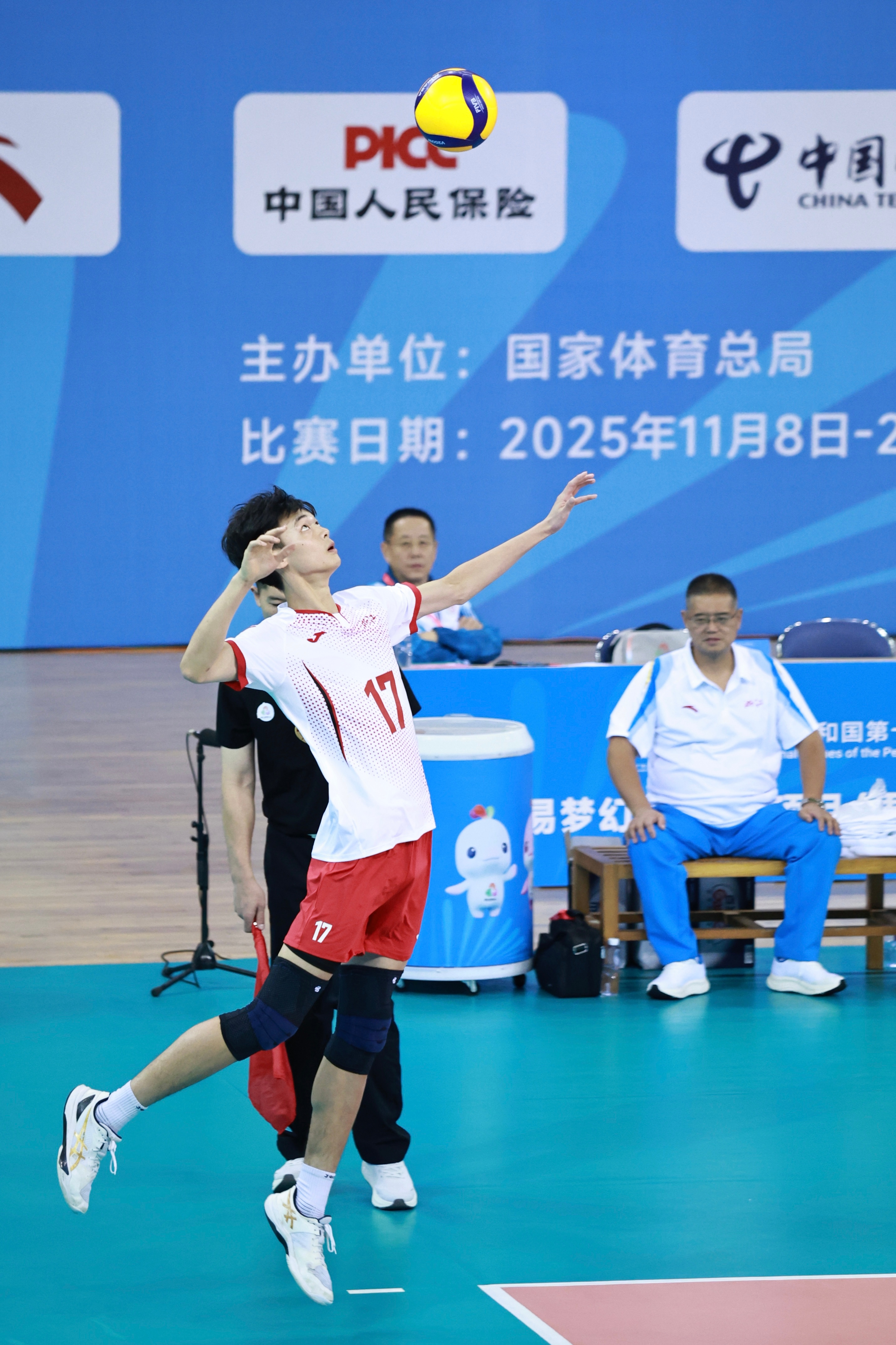 孙文俊[超话]  孙文俊发球[话筒]第十五届全运会2025全运会  ​​​