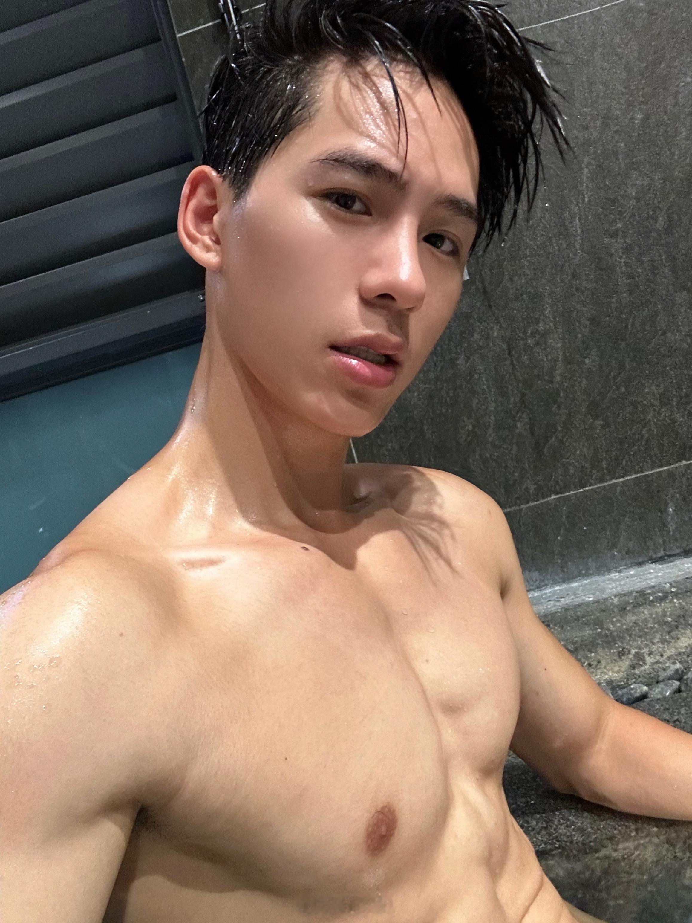 难道泡澡不是都脱光光嘛  ​​​