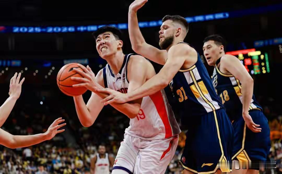 徐昕兜兜转转，走不出CBA
前两年都有人说中国的文斑亚昕（徐昕）被多家NBA球队