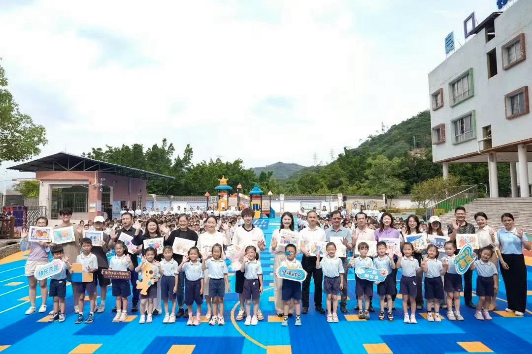 林高远被小孩哥挽留当体育老师林高远被小孩哥一句“留下来当体育老师”挽留，既温暖又