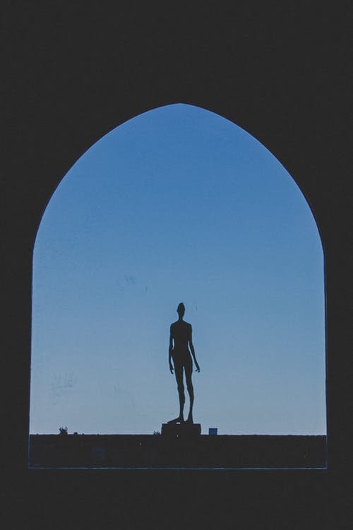 总村上春树说：而言之，在这广阔的世界上，除了自己你无人可投靠。 ​​​