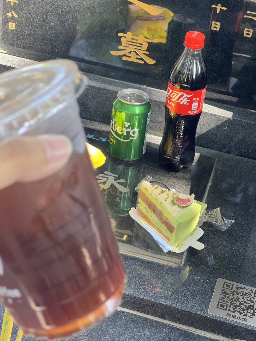 早上好啊老公崽 今天我生日，昨晚的酒都没醒就来陪你喝咖啡，当然，你不能...