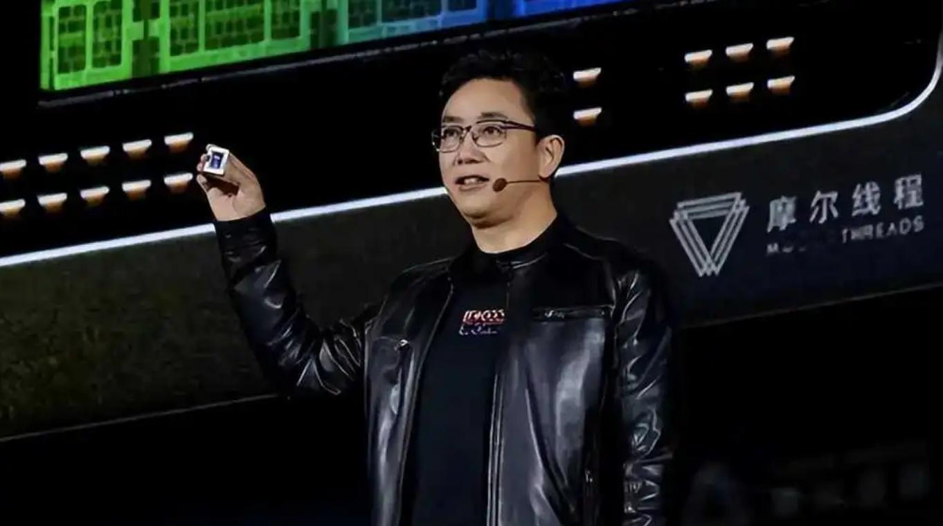 摩尔线程 今天正式在科创板上市了，一开盘就狂飙，市值直接冲上 2700 亿。为什