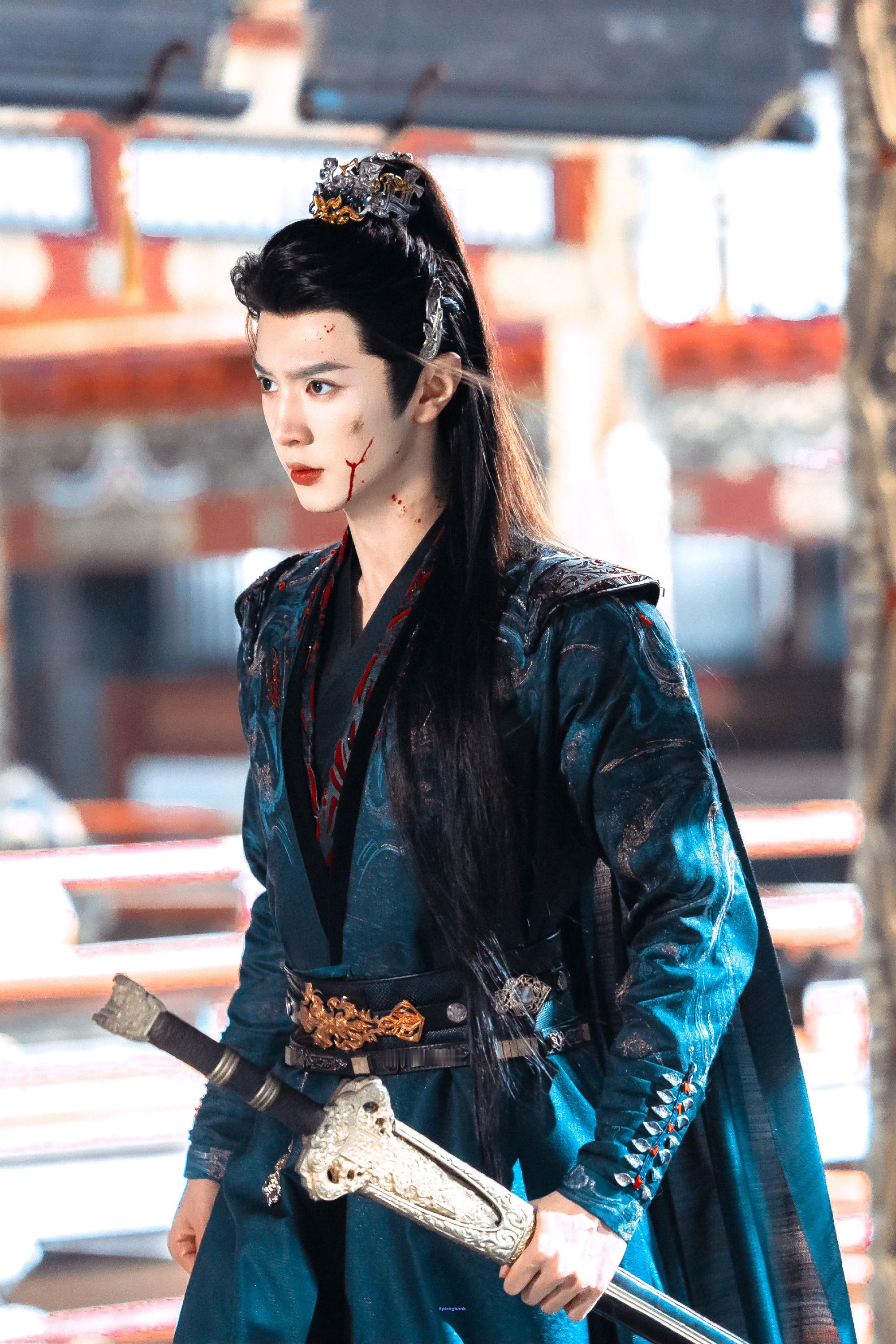 陈哲远新剧一家子都是犟种瞧《一笑随歌》里陈哲远演的凤家，全是犟种！凤随歌绝不低头