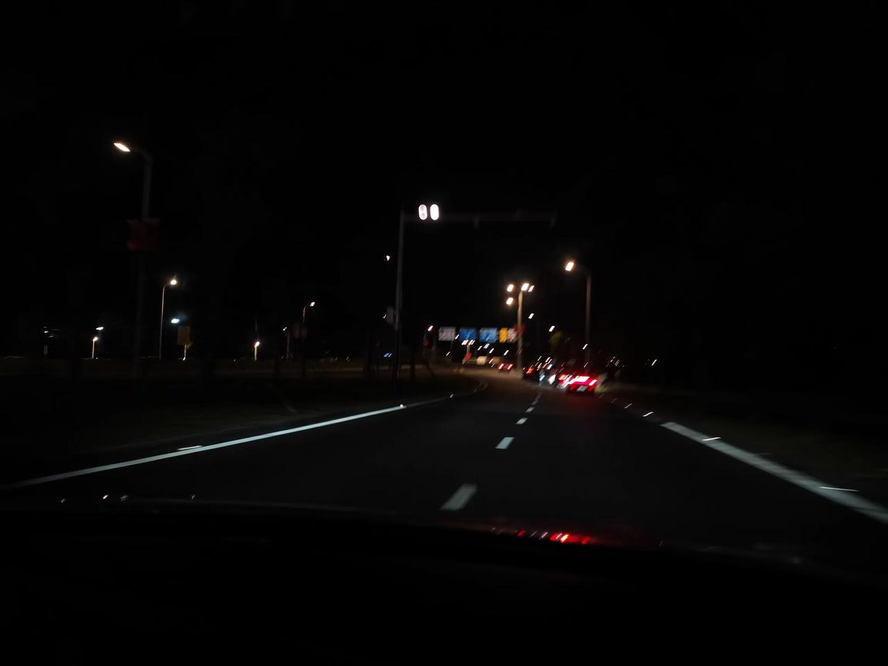 早上6点起床，
6点半做早餐，
7点送初中的儿子上语文补习班，
9点接回，
9.