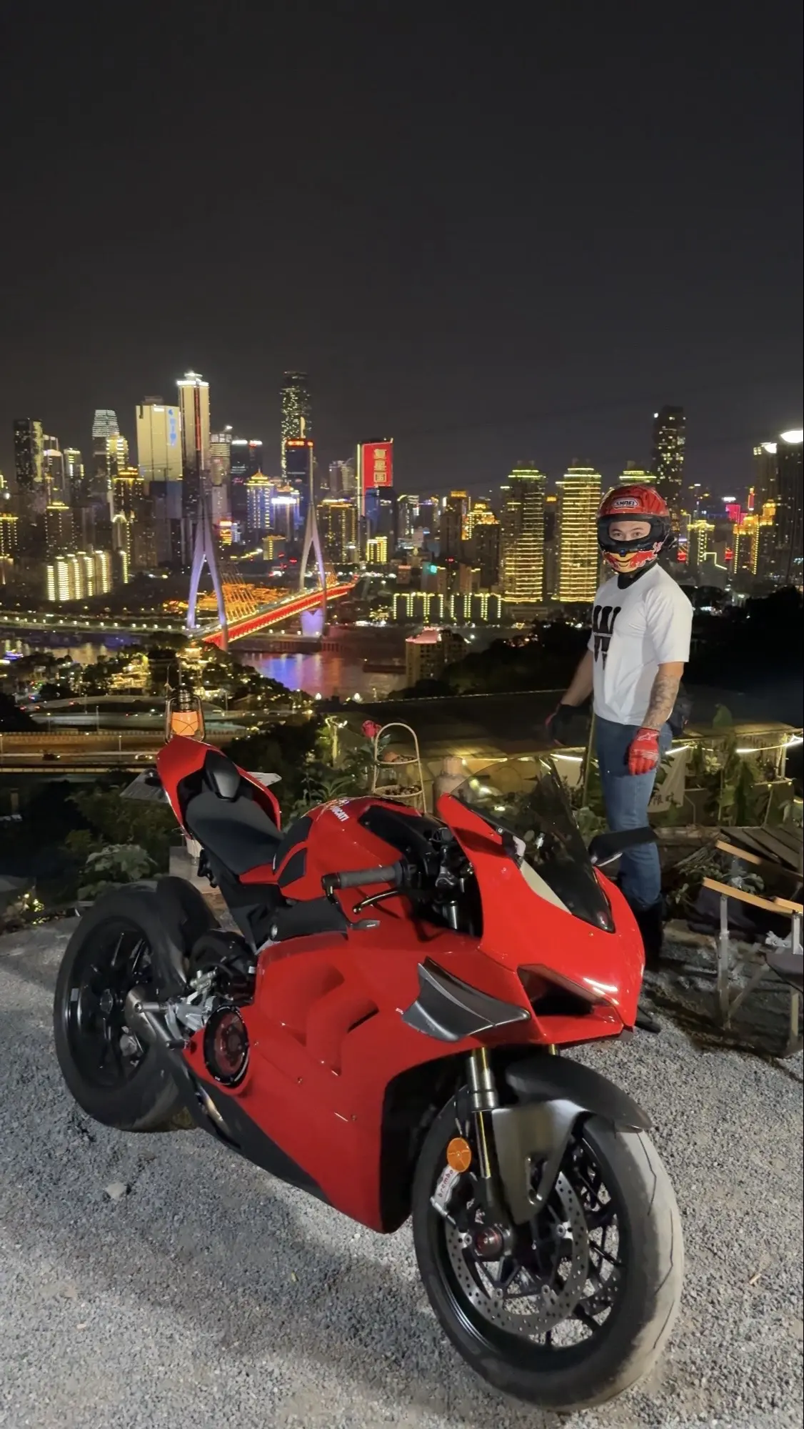 我想我的宝贝女儿以后过更好的生活，想去看更多的风景，我想我的生活里不应...