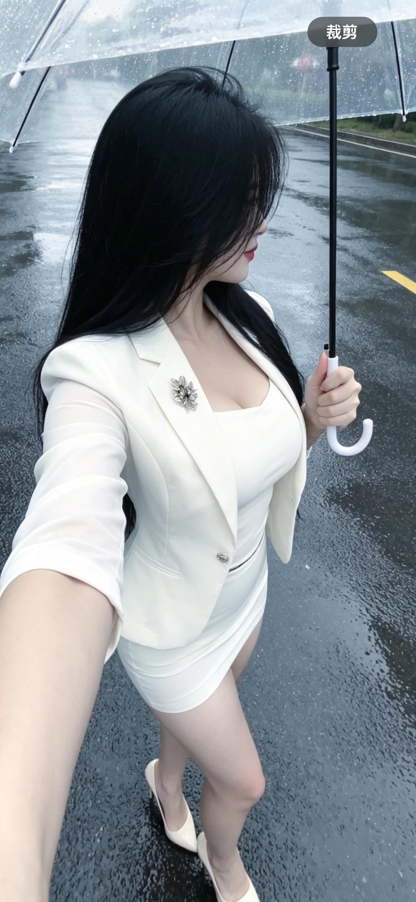 这样的身材有没有喜欢的！雨中漫步