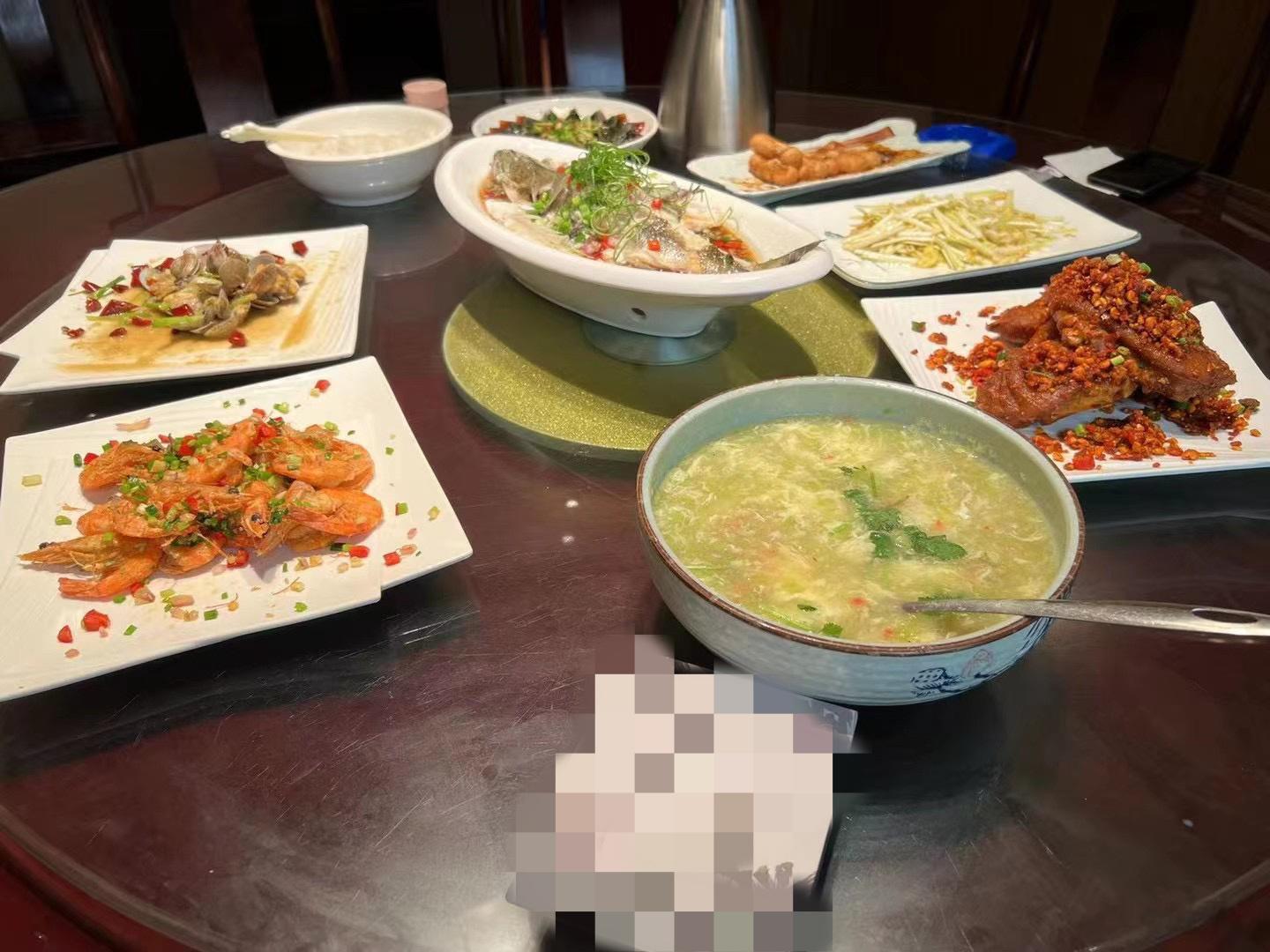 生日嘛，当然是岀去干一顿[喵喵] ​​​