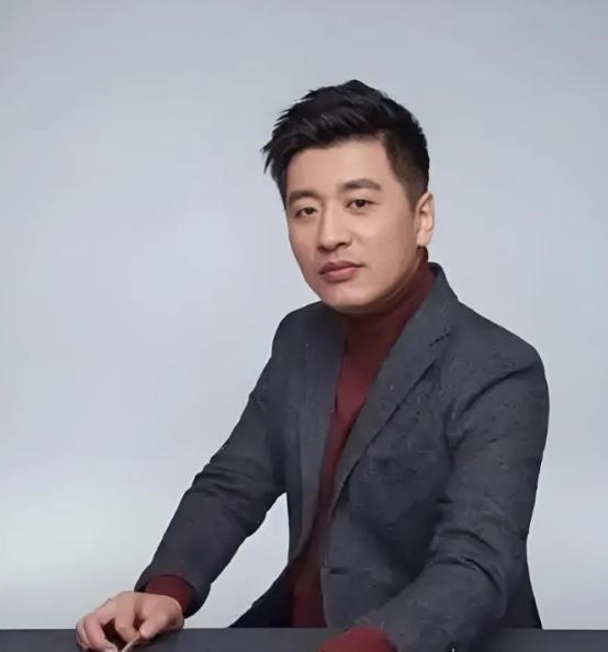 张雪峰这句大实话，听着扎心，却道透了人这一生的筛选真相：
 
小学筛掉不肯读书的