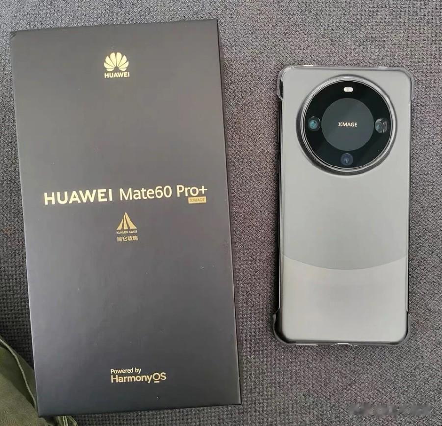 还有不到两个月2023年就要结束，而低迷了许久的手机市场也终于迎来了触底反弹的曙