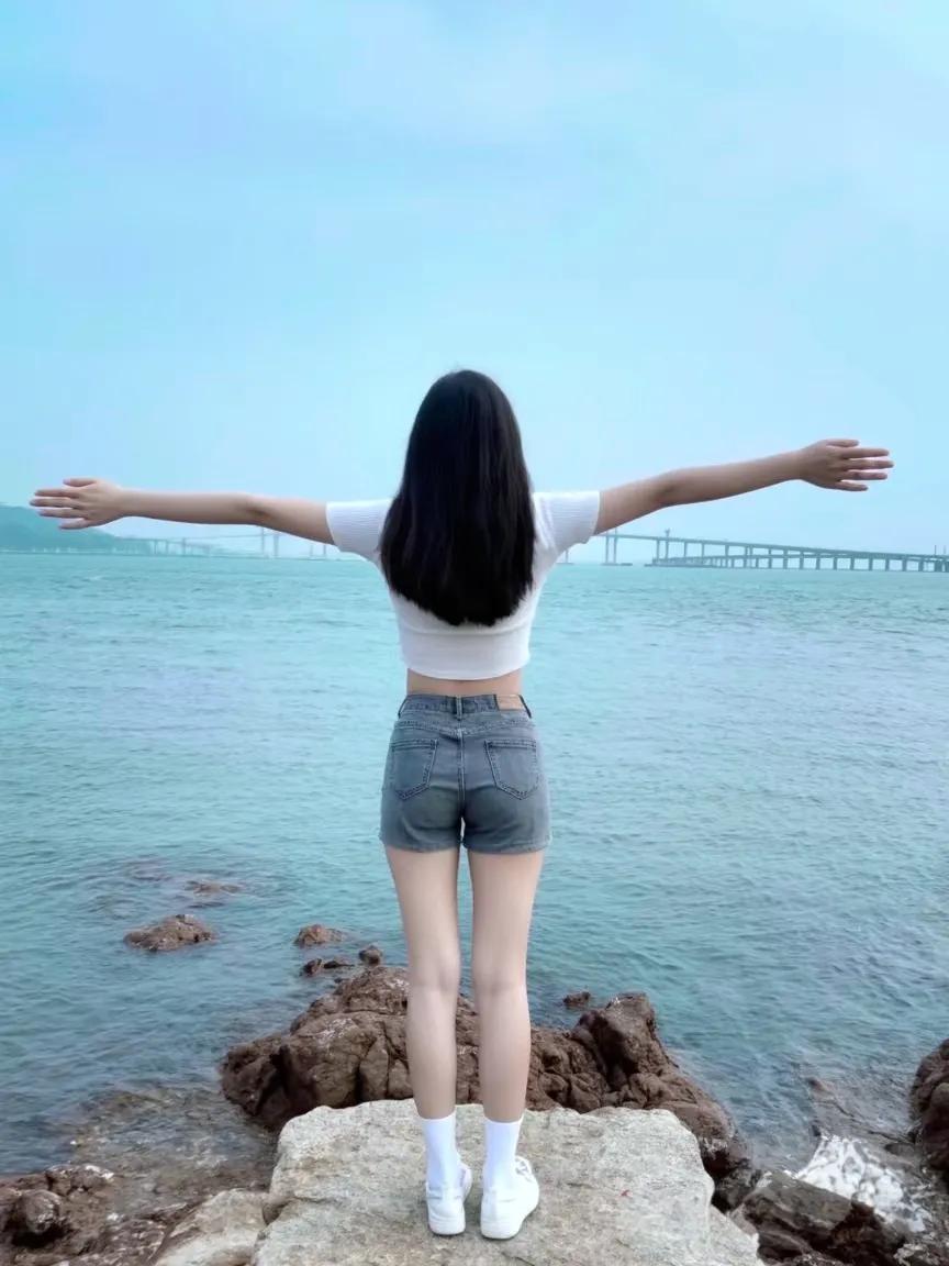 拥抱大海，拥抱明天！