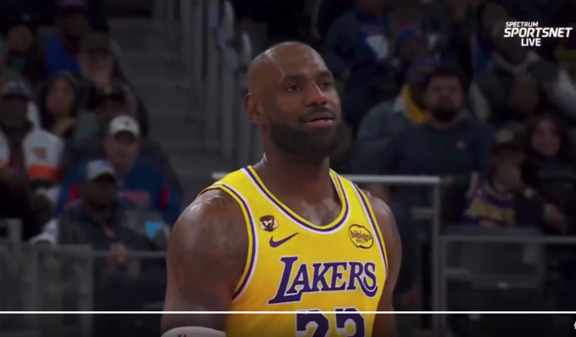 詹姆斯半场0分湖人vs活塞 詹姆斯上半场5投尽墨颗粒无收，创下自2010年以来最