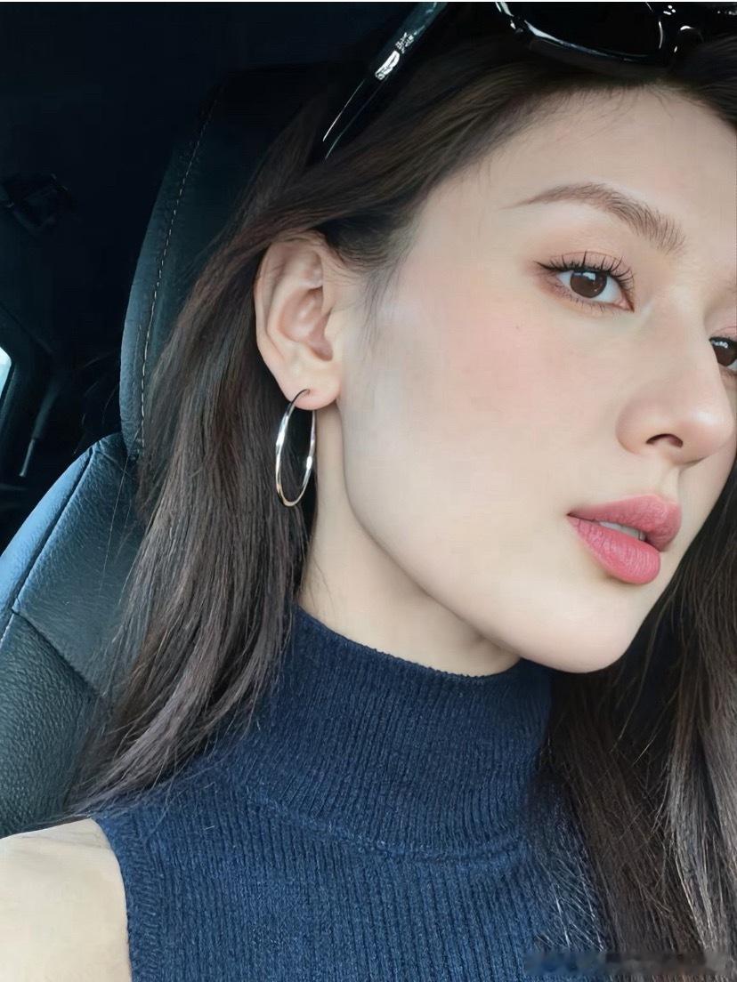 炒股最忌讳的就是盯着短期的股价涨跌患得患失，一天两天的涨跌幅，甚至一个小时的波动