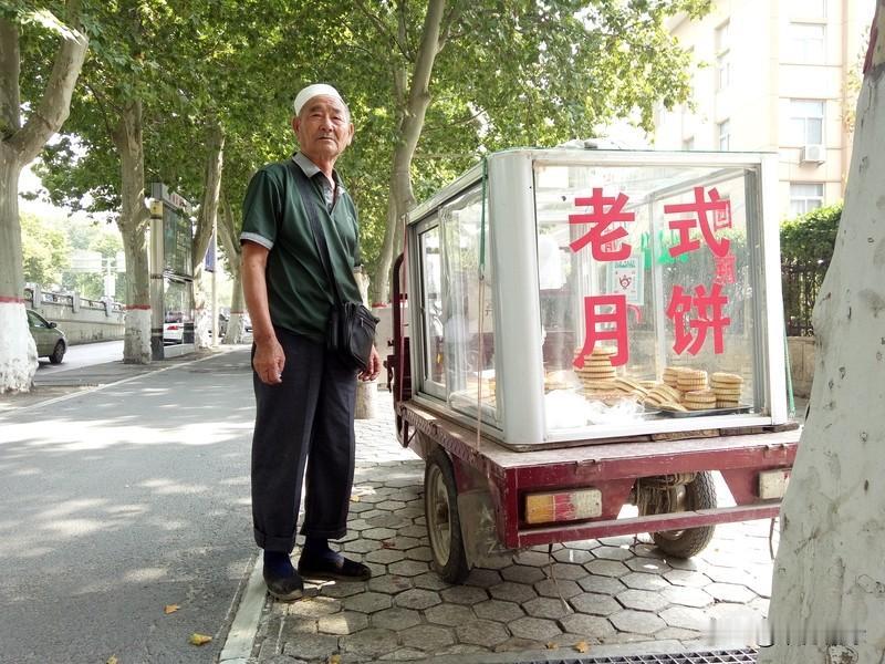 中老年人该不该锻炼? 中老年人当然该锻炼！就说我隔壁大爷，以前身体弱，三天两头跑