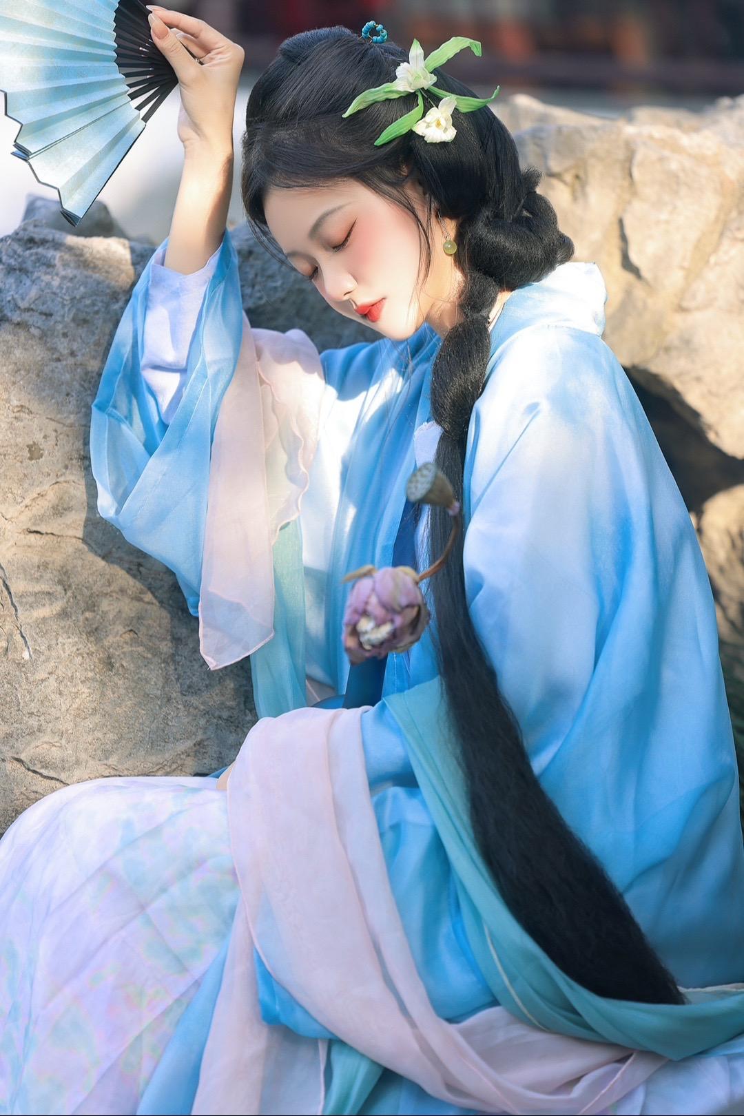 春去秋来，只盼撞入你的眼眸。谁能想到11月下旬去拍，还是绿油油的苏州T...