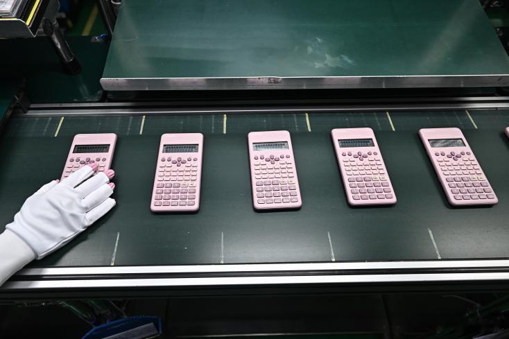 从学校到商店，在人工智能时代，“老派”计算器依然坚挺 12月7日现代科技产品已经