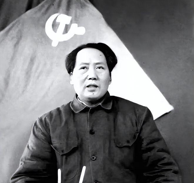 有一次，一位西方记者采访毛主席，问了一个让众人为难的问题，“主席先生，新中国建立